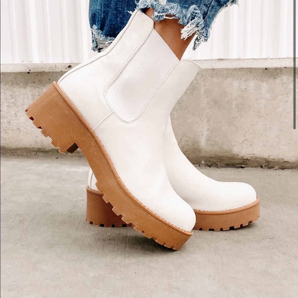 Brand new size 9.5 light white boots from Nanamacs boutique! - Picture 2 of 2